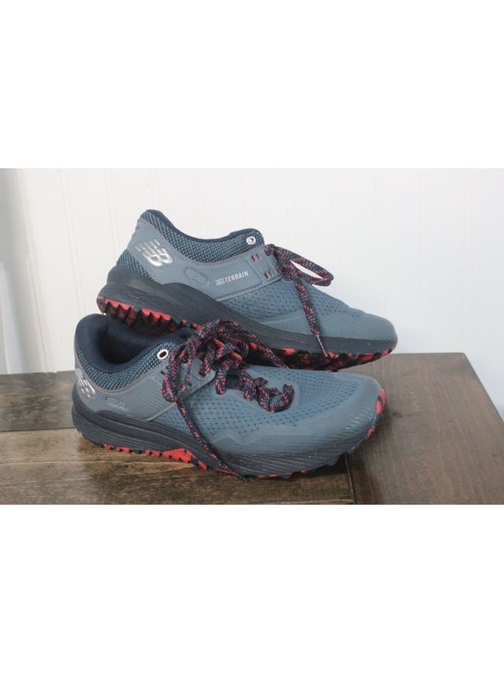 New Balance FuelCore Nitrel v2 Trail Running Shoes Navy/Red Womens size 9